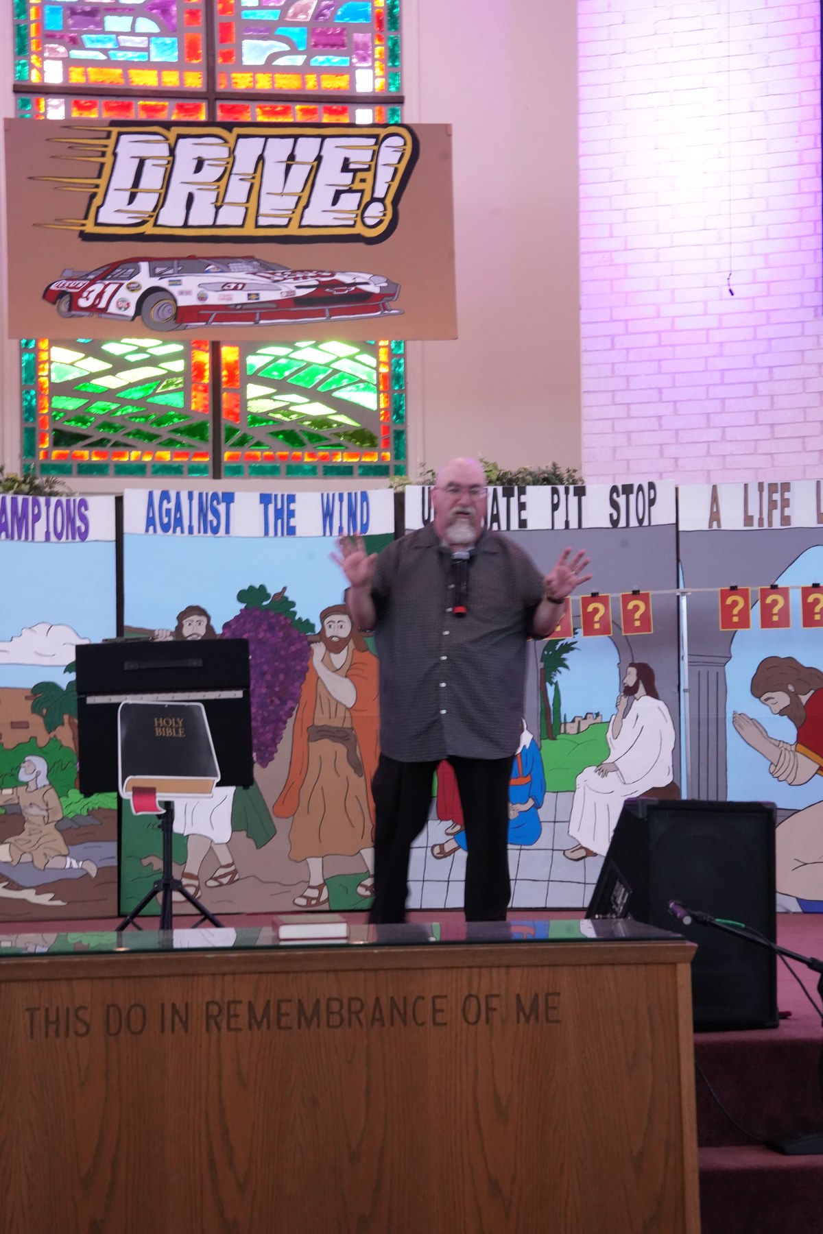 Ken Sibley teaching children the Gospel with an illusion